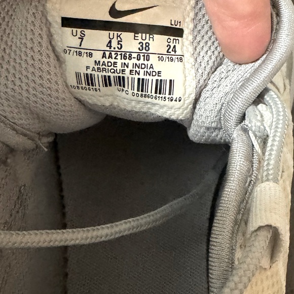 Nike Air Max Axis Running Sneakers Women's 7 - Picture 2 of 8